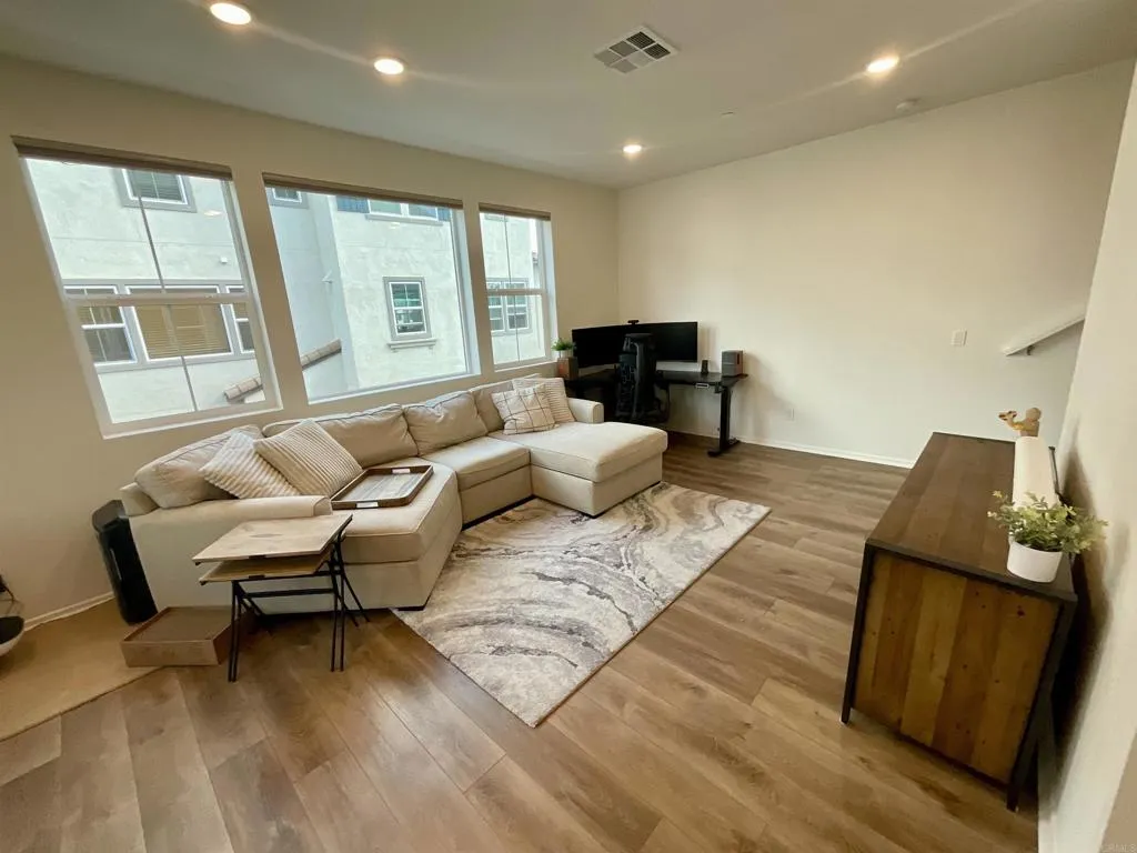 Photo #7: NDP2601462 Listing: Photo #7