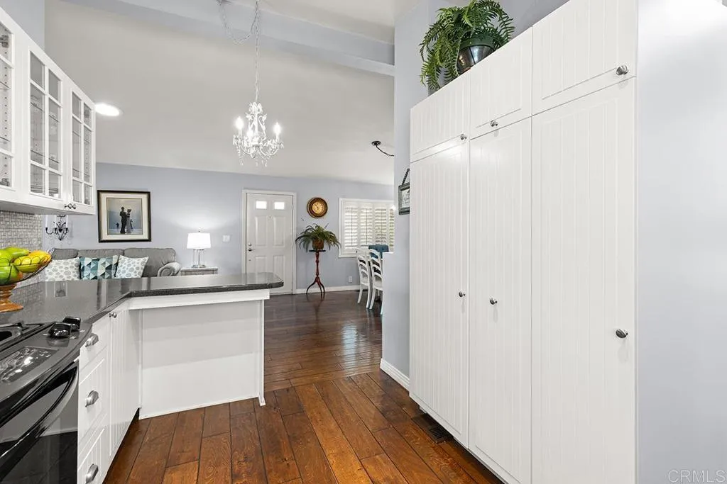 https://cdn.realtyfeed.com/cdn/127/306644274/60a1b6cda9333caab5c53e020bb4ffea.webp