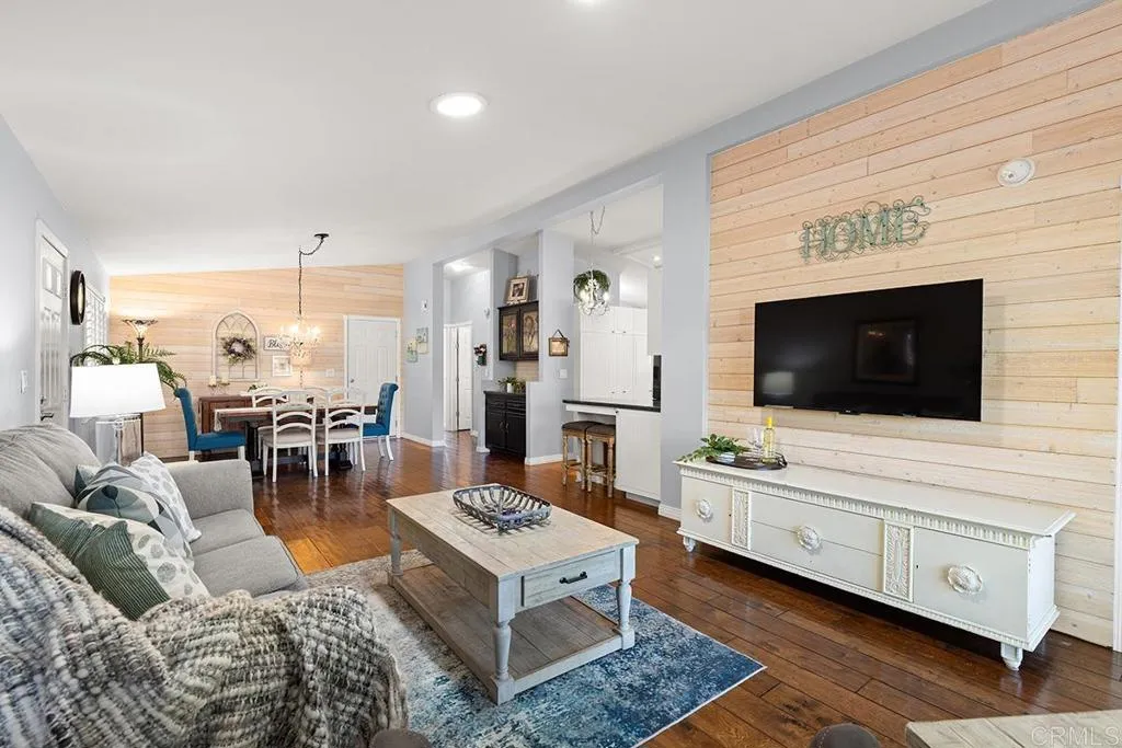 https://cdn.realtyfeed.com/cdn/127/306644274/830fb1d87edd572f131a4a17321595f8.webp