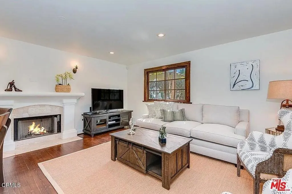 835 Sycamore Avenue, Los Angeles, CA, 90038