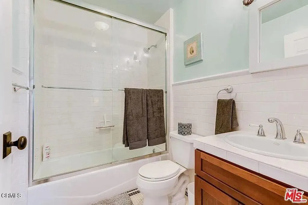 835 Sycamore Avenue, Los Angeles, CA, 90038