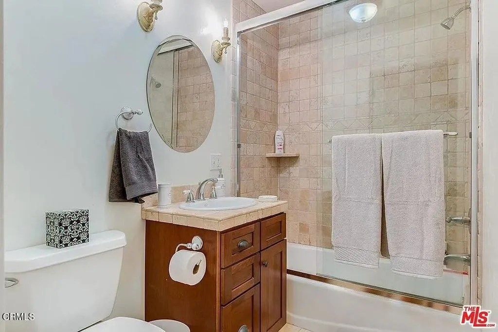 835 Sycamore Avenue, Los Angeles, CA, 90038