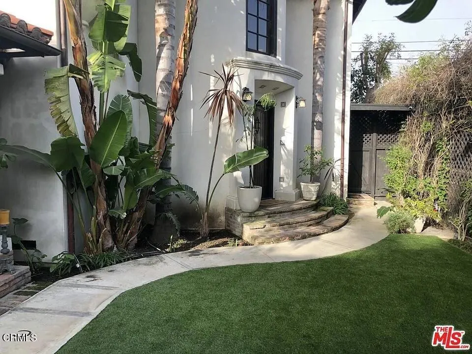 835 Sycamore Avenue, Los Angeles, CA, 90038