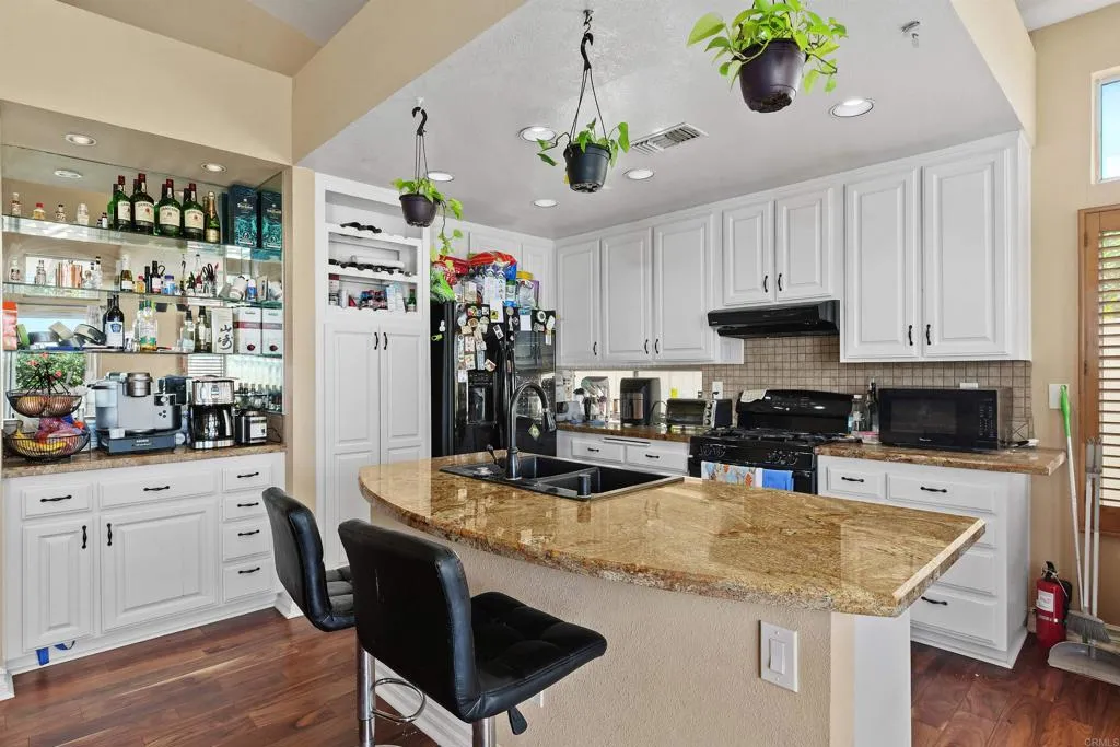 https://cdn.realtyfeed.com/cdn/127/306644351/26574e3348b75bf41f36270583b46f67.webp