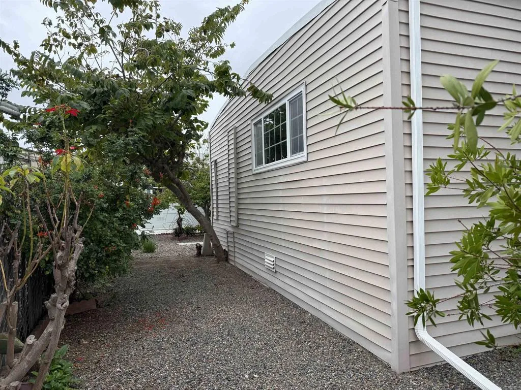 https://cdn.realtyfeed.com/cdn/127/306644414/01a02bf157ee840c7a0c81b9d87c7800.webp