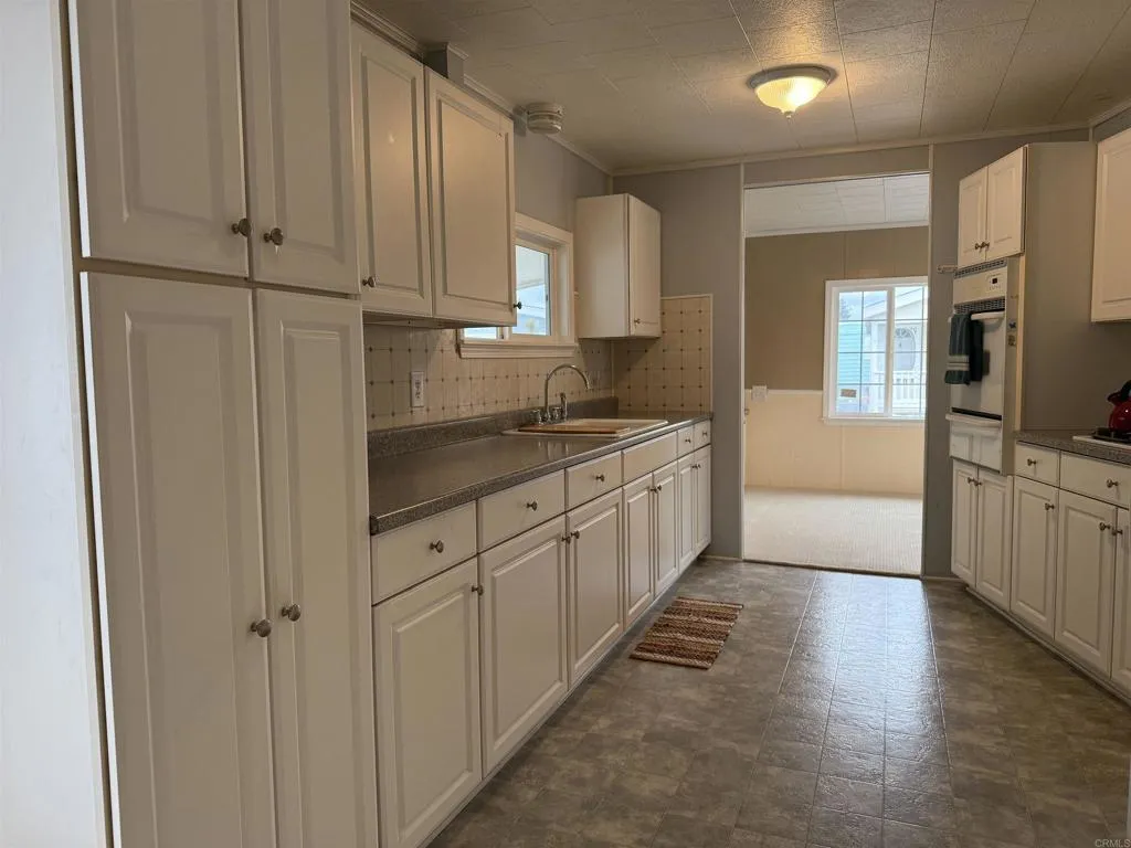 https://cdn.realtyfeed.com/cdn/127/306644414/5689f35d9688491b5fe63347eb7d6c01.webp