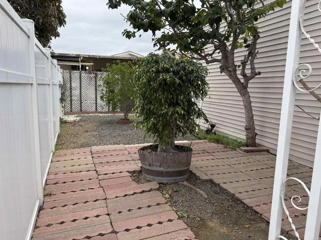 https://cdn.realtyfeed.com/cdn/127/306644414/7ef33f921c94c334ccdba0f266779ba1.webp