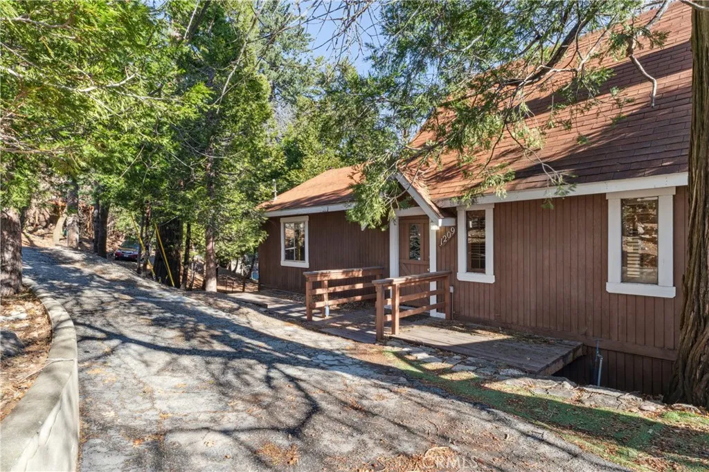 1209 Bridal Path, Rimforest, CA 92378 - Photo 4 of 28, Rimforest, CA