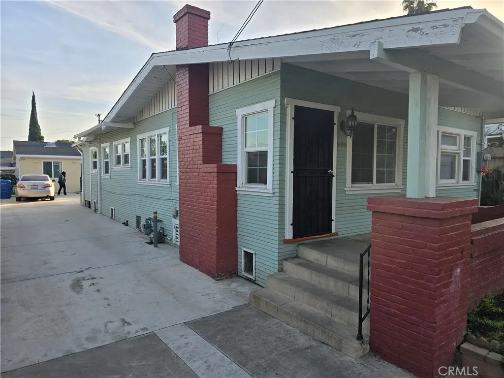 Los Angeles, CA 90042