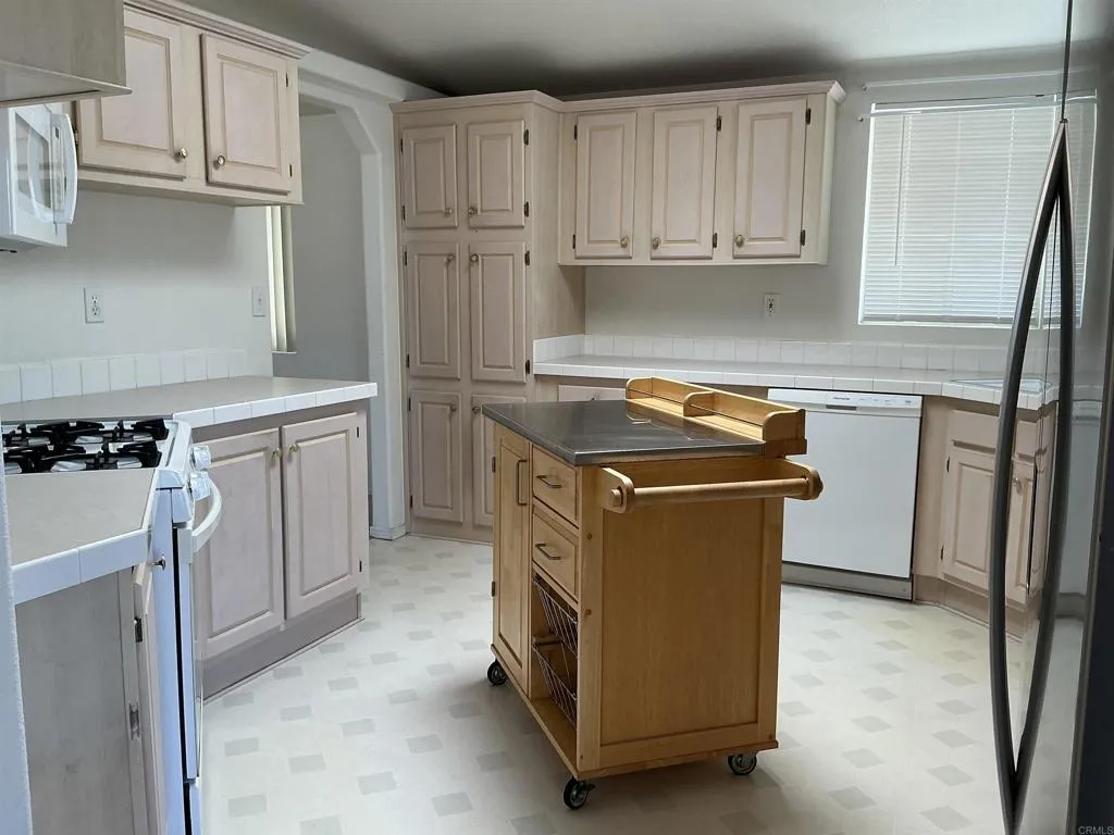 https://cdn.realtyfeed.com/cdn/127/306644599/310e085ee46a91844945e79cabcc353f.webp