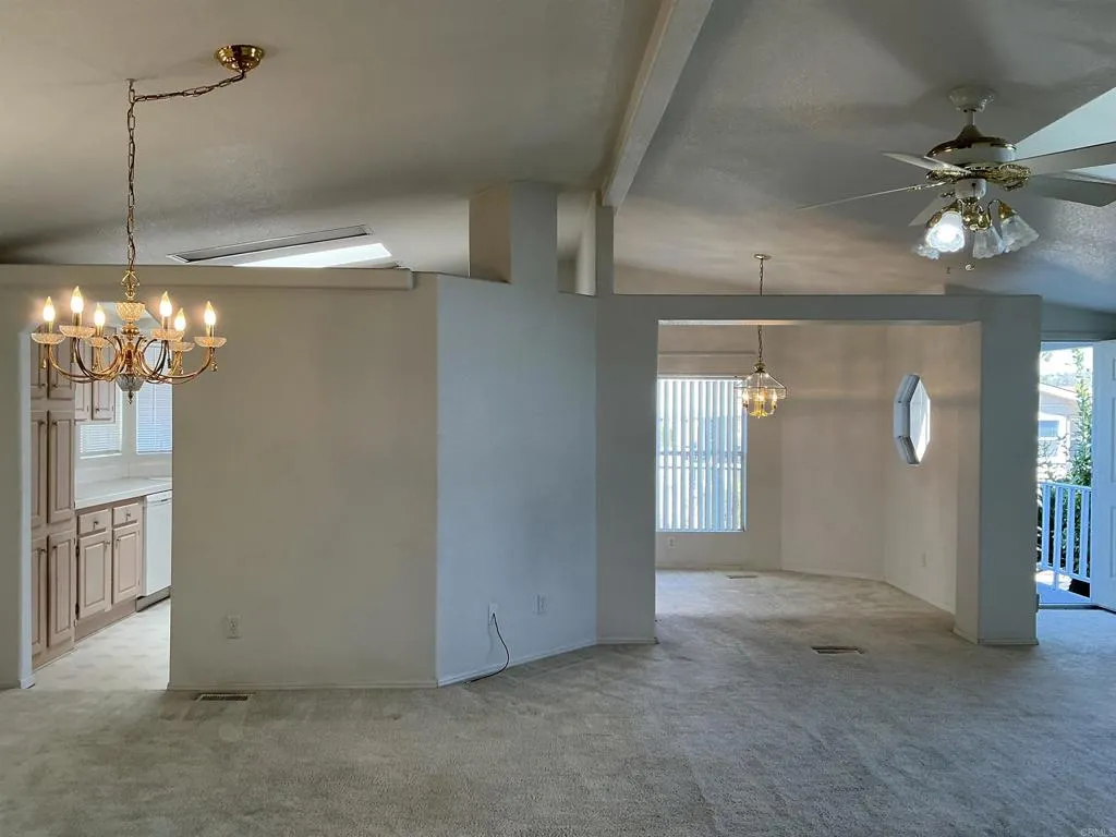 https://cdn.realtyfeed.com/cdn/127/306644599/c0f6605440b5ed6f04e64579e44b732f.webp