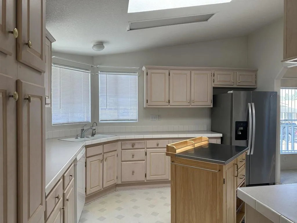 https://cdn.realtyfeed.com/cdn/127/306644599/c2e63ea6b330a8ccd7dc4737e0e8c62d.webp