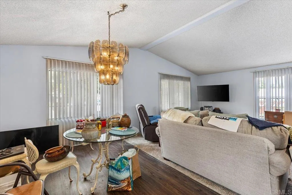 https://cdn.realtyfeed.com/cdn/127/306644642/f9f4a9838d51dc60938a87fe54d844e1.webp