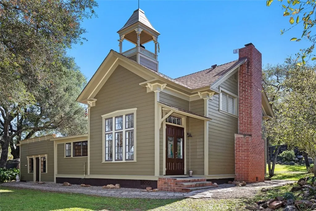 https://cdn.realtyfeed.com/cdn/127/306644661/e794a11191371f85211bb70dede165c0.webp