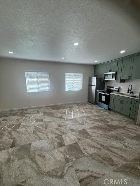 17298 Woodhill Street Unit 2, Fontana, CA 92336 - Photo 4 of 19, Fontana, CA