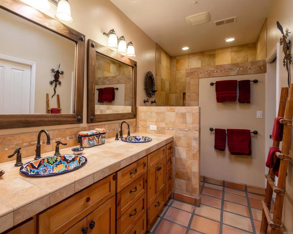 https://cdn.realtyfeed.com/cdn/127/306644700/b803b6eabf942b3d6ff297c301cadb2a.webp