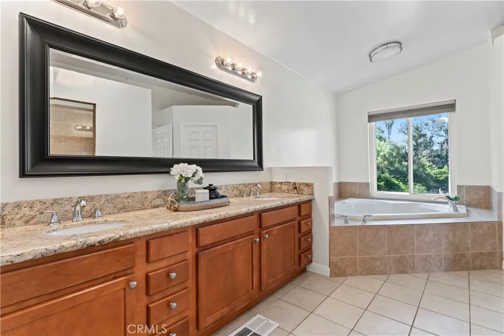 https://cdn.realtyfeed.com/cdn/127/306644720/aae197435729517d450aeeff7804e94e.webp