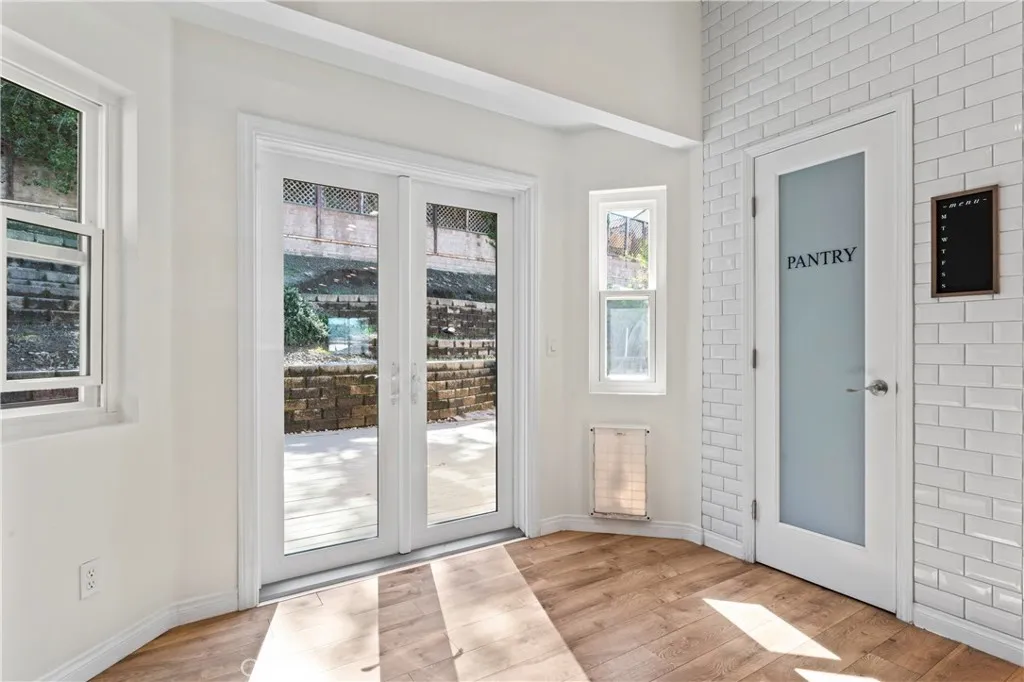 https://cdn.realtyfeed.com/cdn/127/306644720/dee2706afdc1de8cc73f92f76d30013a.webp
