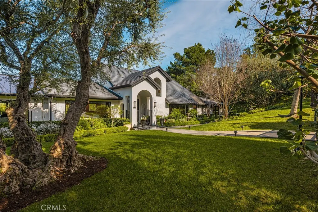 9821 Brentwood Drive