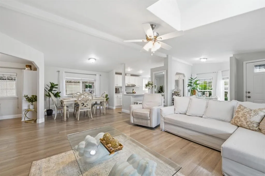 https://cdn.realtyfeed.com/cdn/127/306644785/11b574a9a1a62232c2cecee965e92b58.webp