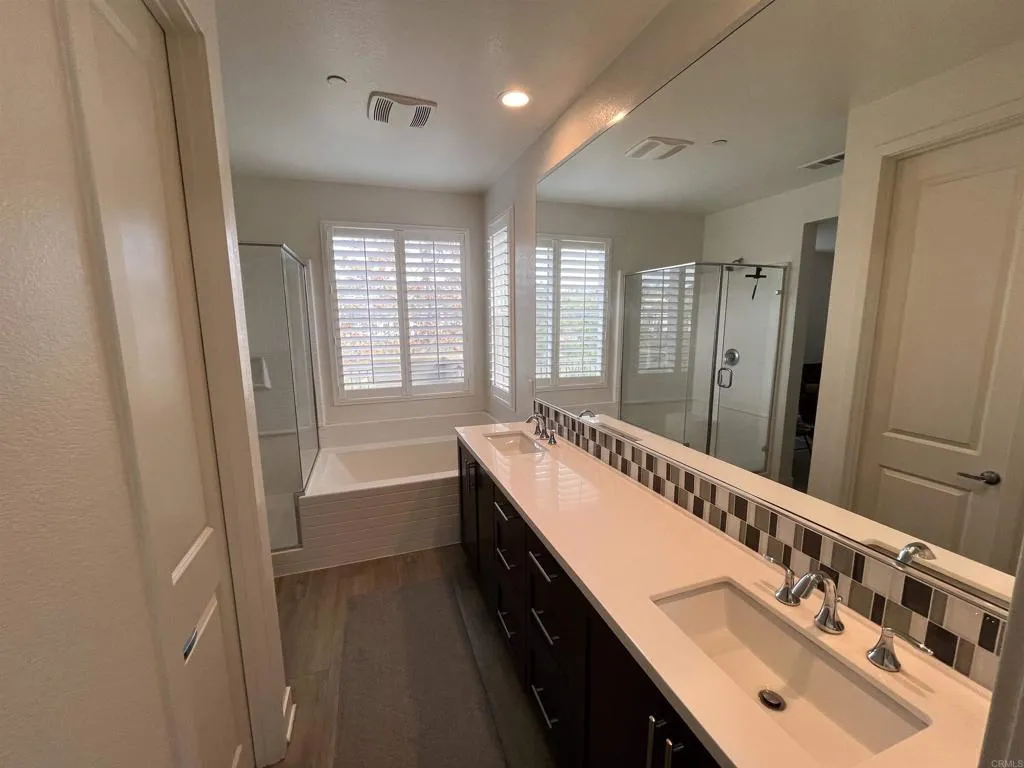 https://cdn.realtyfeed.com/cdn/127/306644831/8b016bd62b2b6dc96d86addfe7e52497.webp