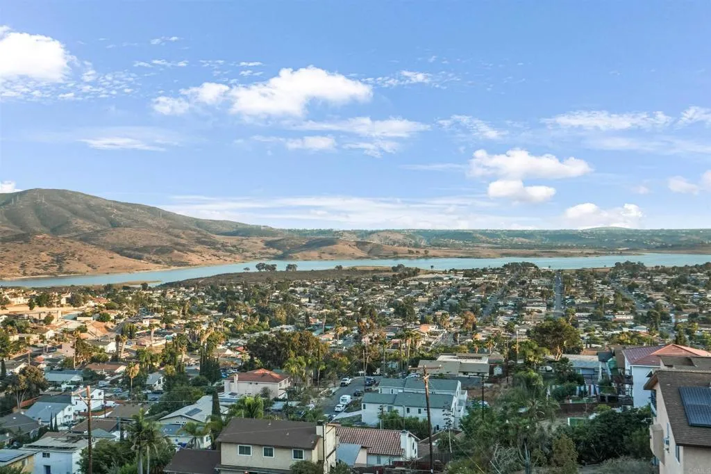 https://cdn.realtyfeed.com/cdn/127/306644865/0221b7676b1e9a386142c1130f26fac6.webp