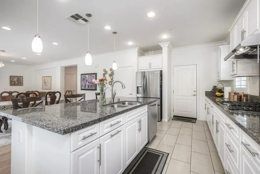 https://cdn.realtyfeed.com/cdn/127/306644890/2c5ba5e0b33d37293c534cee7a0c75a9.webp