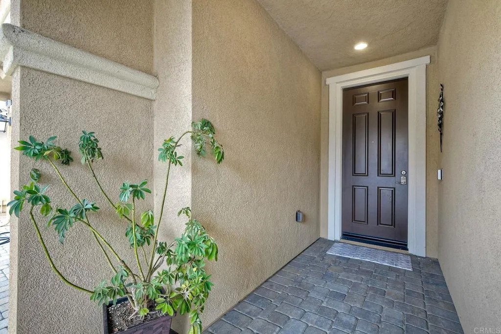 https://cdn.realtyfeed.com/cdn/127/306644890/76639b1b4de5de5897d7f77f5302133e.webp