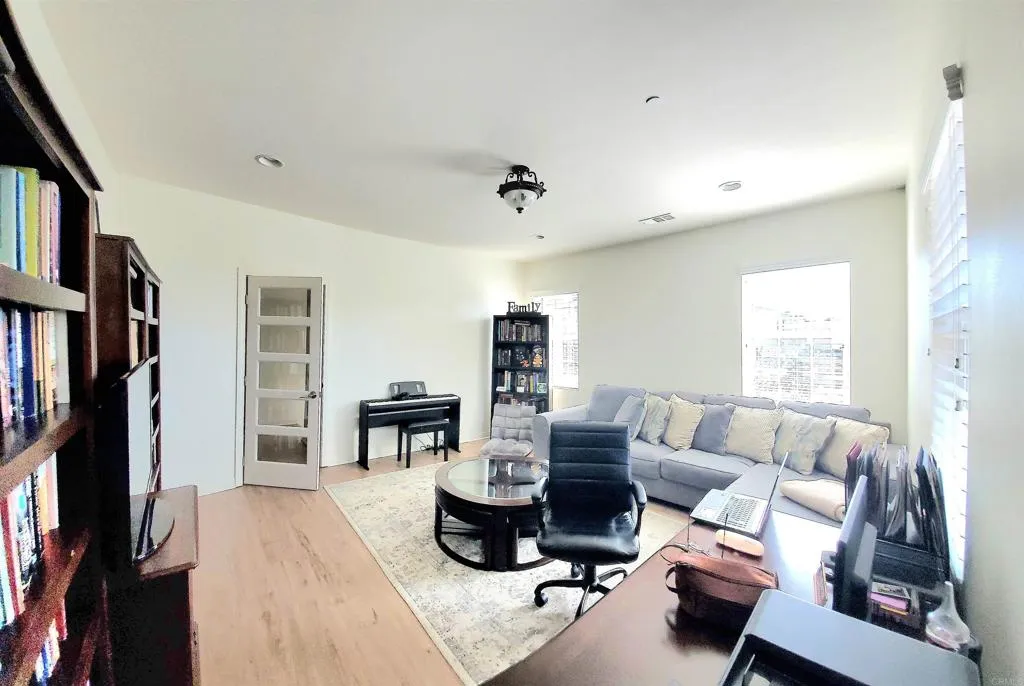 https://cdn.realtyfeed.com/cdn/127/306644890/8b2b2e1701cfb93170ee46d9d7626ac9.webp