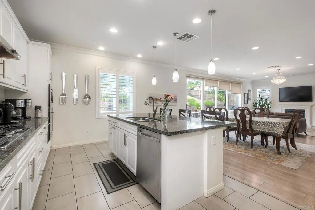 https://cdn.realtyfeed.com/cdn/127/306644890/d18d0cca0e5269c07ec144c64f3974a3.webp