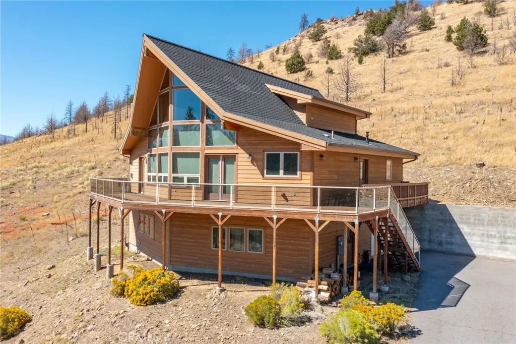 5716 Palmer Drive, Weed, CA 96094 - Main photo, Weed, CA