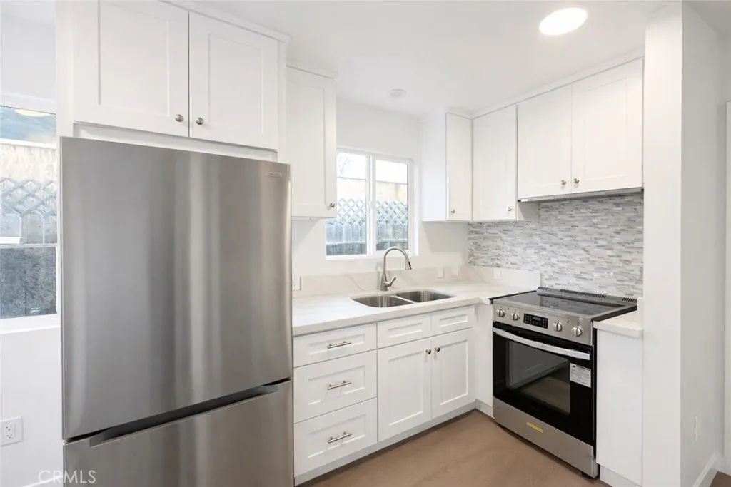 6907 Noble, Van Nuys, CA, 91405