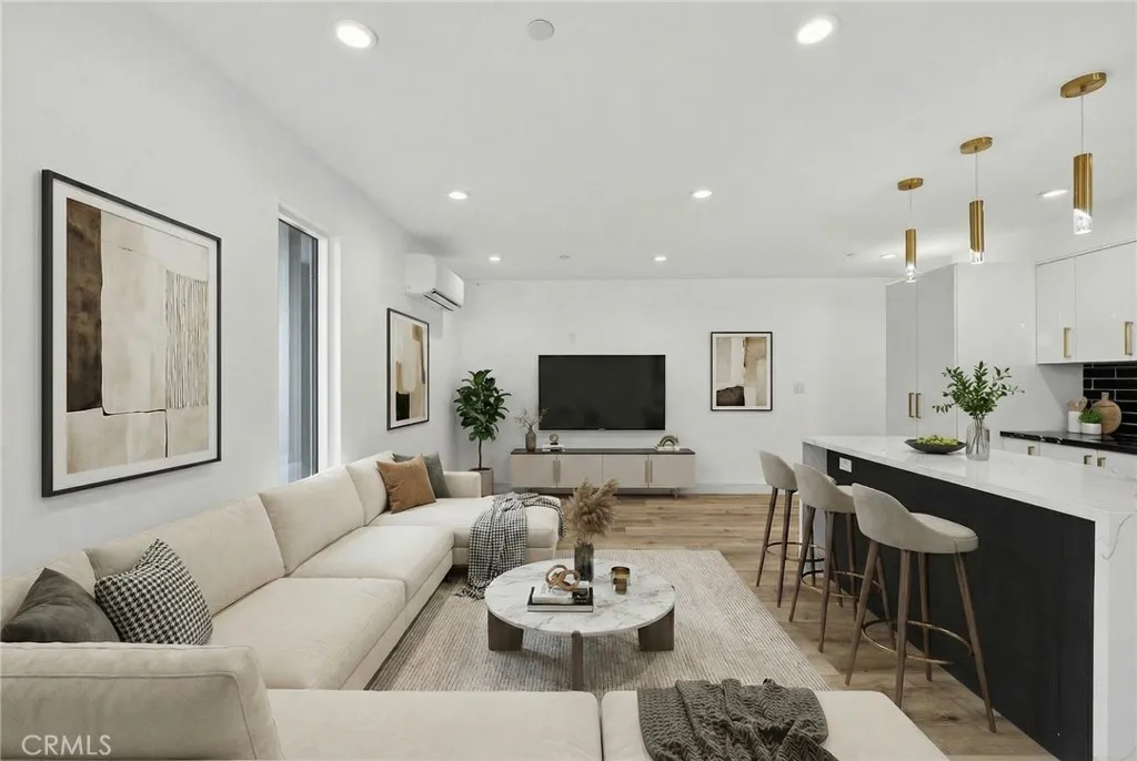 7332 Owensmouth Avenue, Canoga Park, CA 91303 - Main photo, Canoga Park, CA