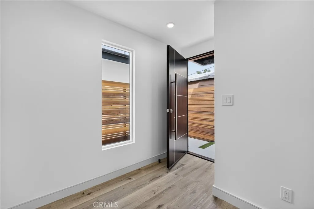 7332 Owensmouth Avenue, Canoga Park, CA 91303 - Photo 3 of 20, Canoga Park, CA