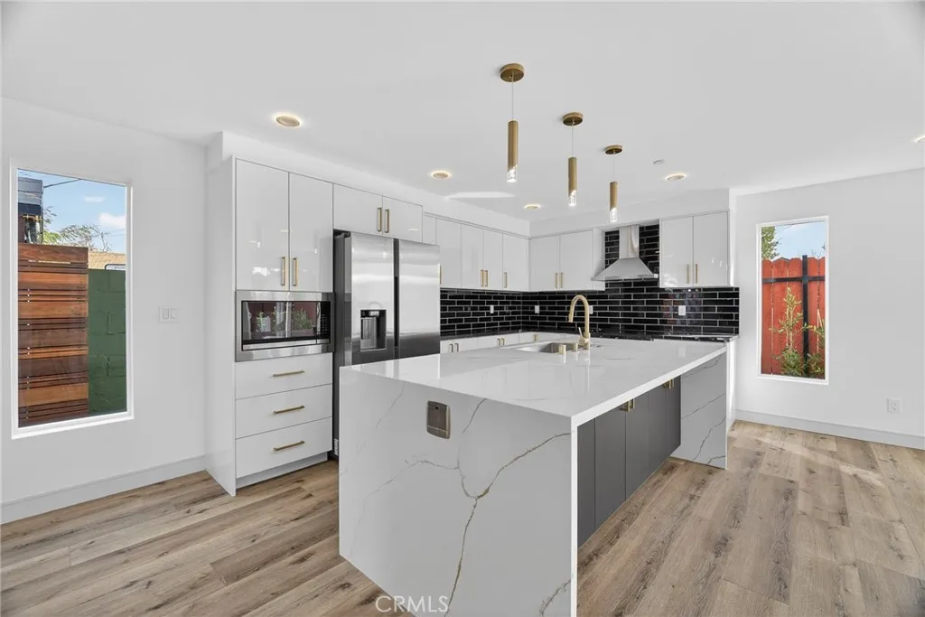 7332 Owensmouth Avenue, Canoga Park, CA 91303 - Photo 5 of 43, Canoga Park, CA