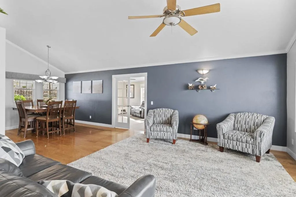 https://cdn.realtyfeed.com/cdn/127/306645243/43bd270eeff93d4b54b8b12a59af1658.webp