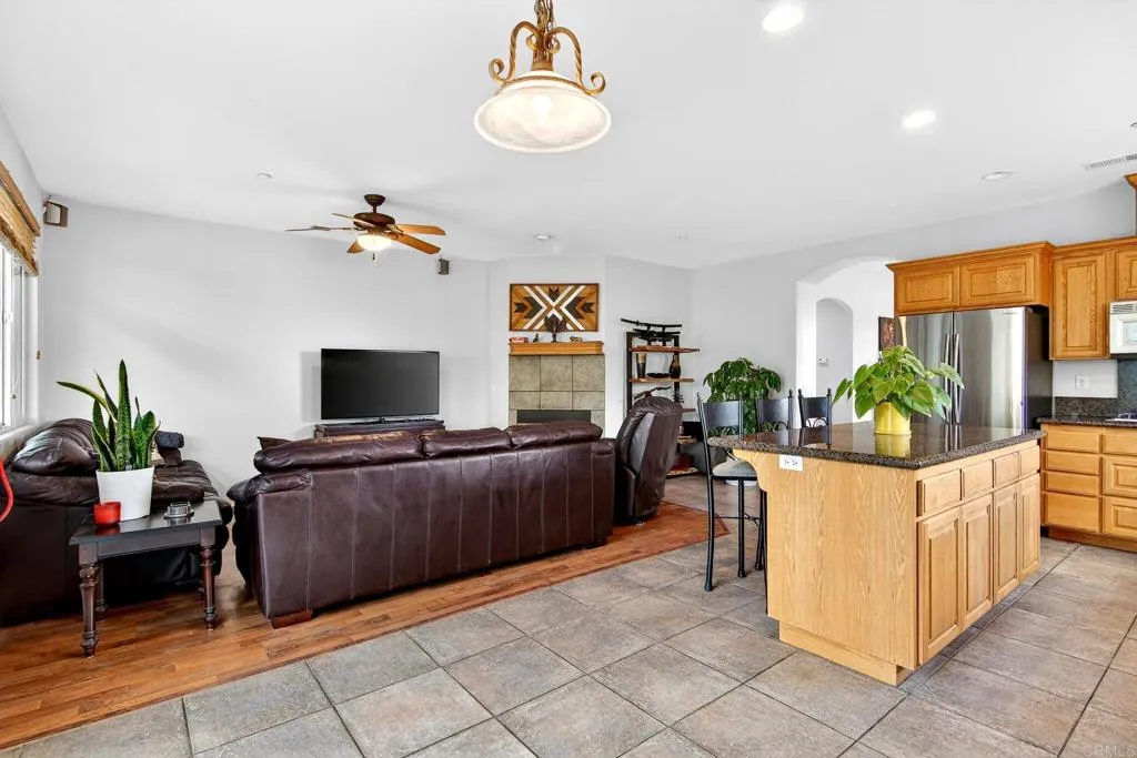 https://cdn.realtyfeed.com/cdn/127/306645279/31be572dfaa7092fa08a1a45703d20c9.webp