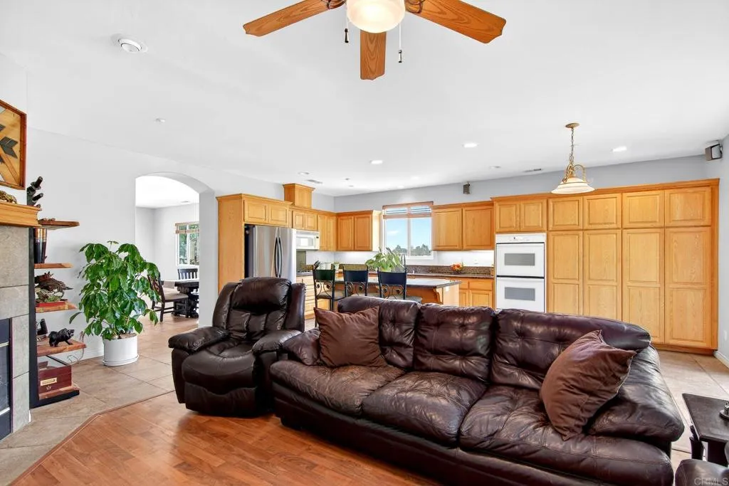 https://cdn.realtyfeed.com/cdn/127/306645279/4ffa1584a06dedd18ad399a1fa6b2a34.webp