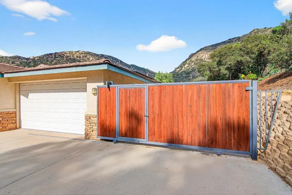 https://cdn.realtyfeed.com/cdn/127/306645279/68ed7bd309e28776067831f1b0cd3b53.webp