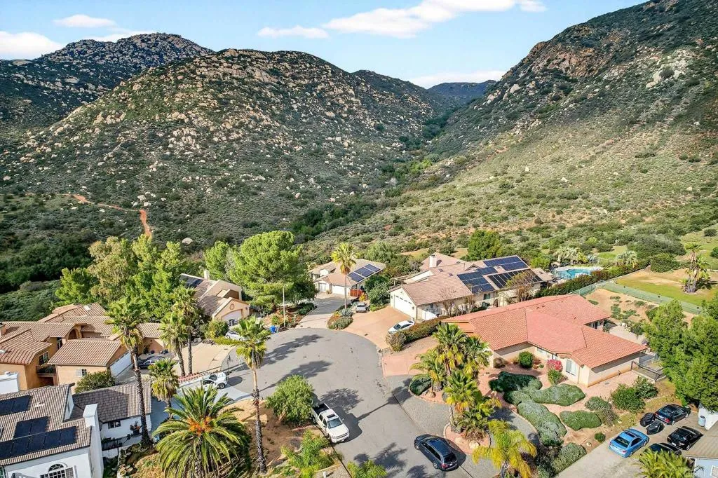 https://cdn.realtyfeed.com/cdn/127/306645279/dee7c9507713b21cda984f084d1198c5.webp