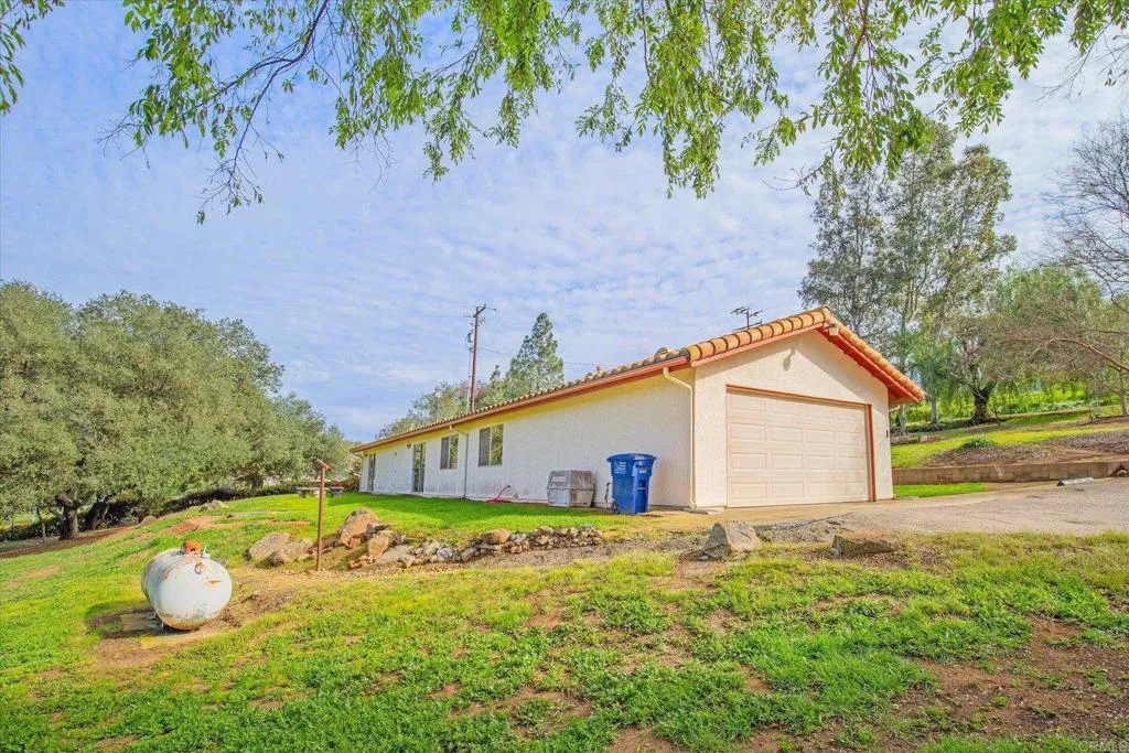 https://cdn.realtyfeed.com/cdn/127/306645296/0068e94812fb9f8b7116ba02f310b18e.webp