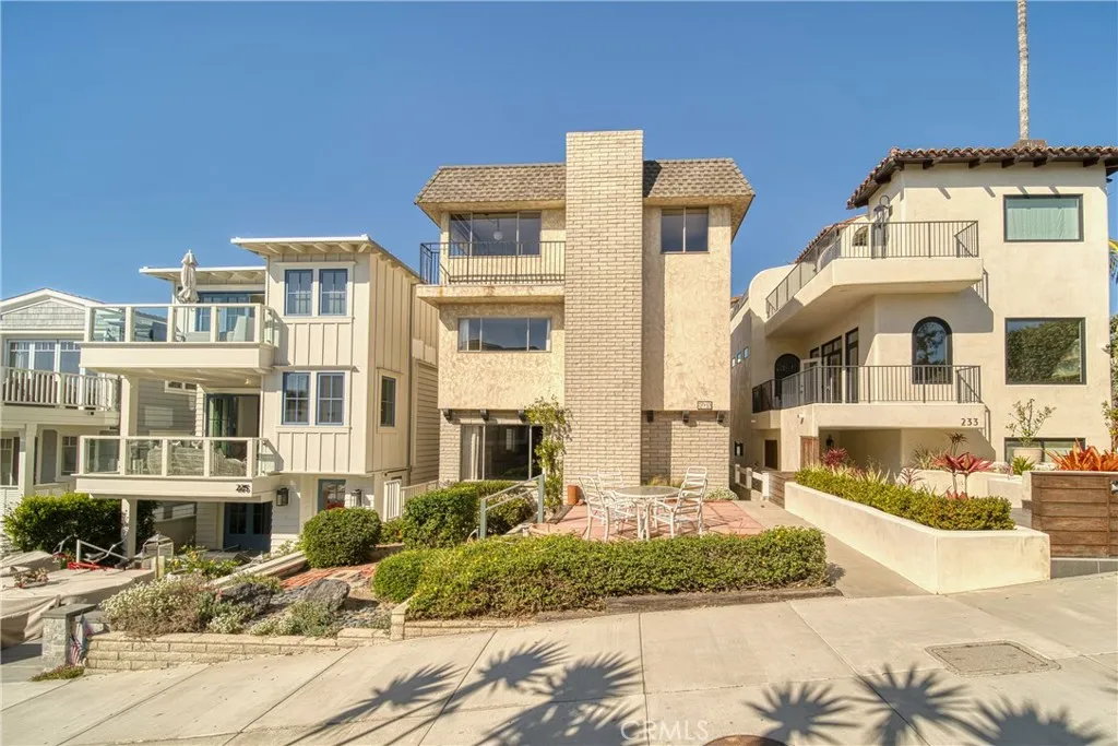 229 7th Street, Manhattan Beach, CA 90266 - Photo 3 of 35, Manhattan Beach, CA