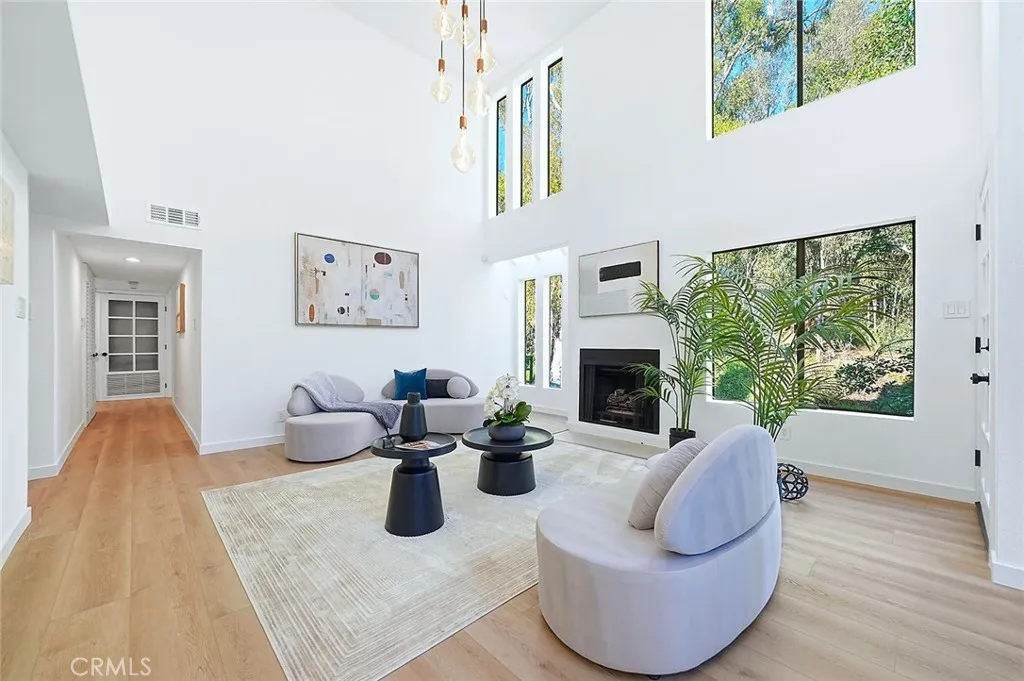 11601 Montana, Los Angeles, CA 90049 - Photo 5 of 29, Los Angeles, CA