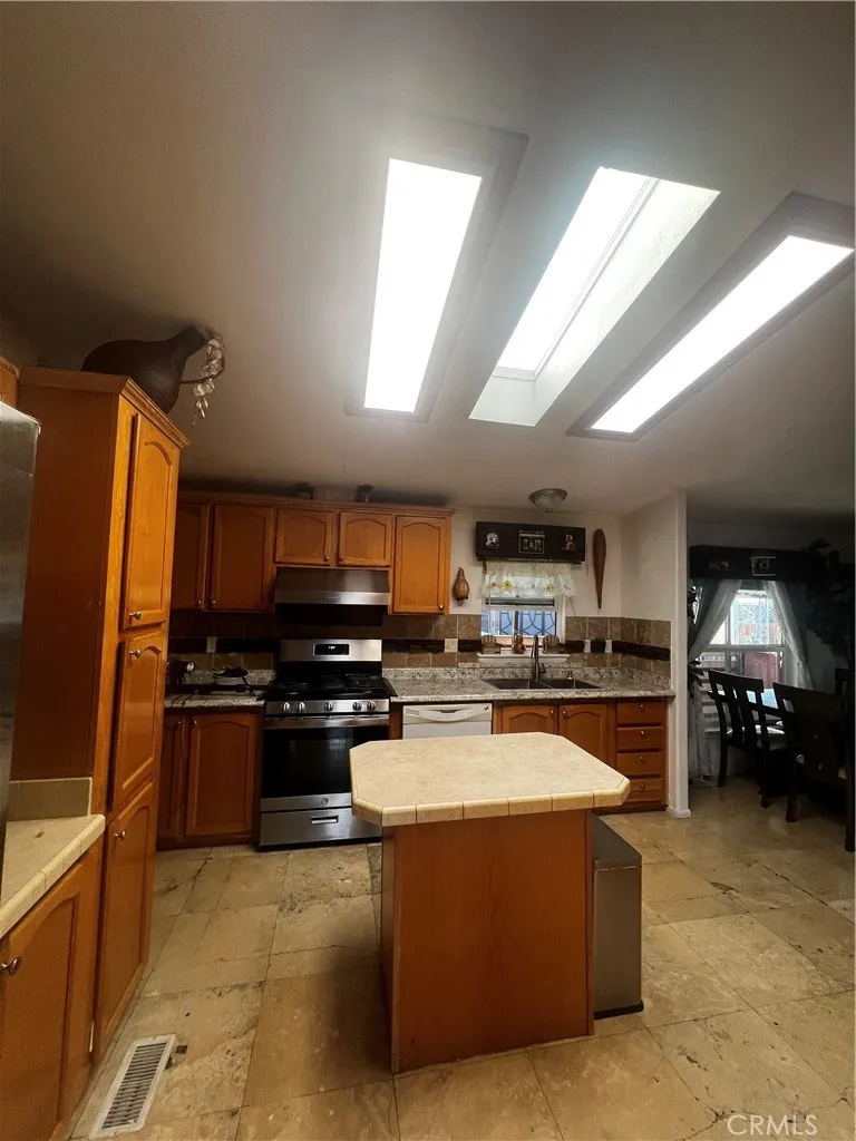 1616 S Euclid, Anaheim, CA 92802 - Photo 5 of 36, Anaheim, CA