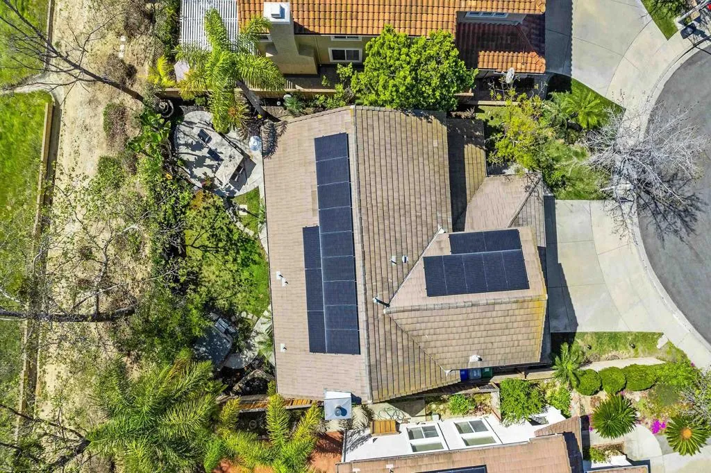 https://cdn.realtyfeed.com/cdn/127/306645687/32dcfef731fd7960613f8e6c998dc3d2.webp