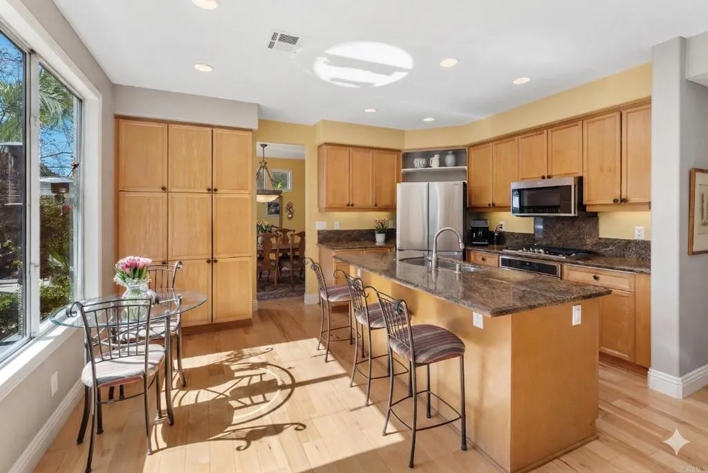 https://cdn.realtyfeed.com/cdn/127/306645687/9f15f03e3d5174268179c9ed8abb4bf8.webp