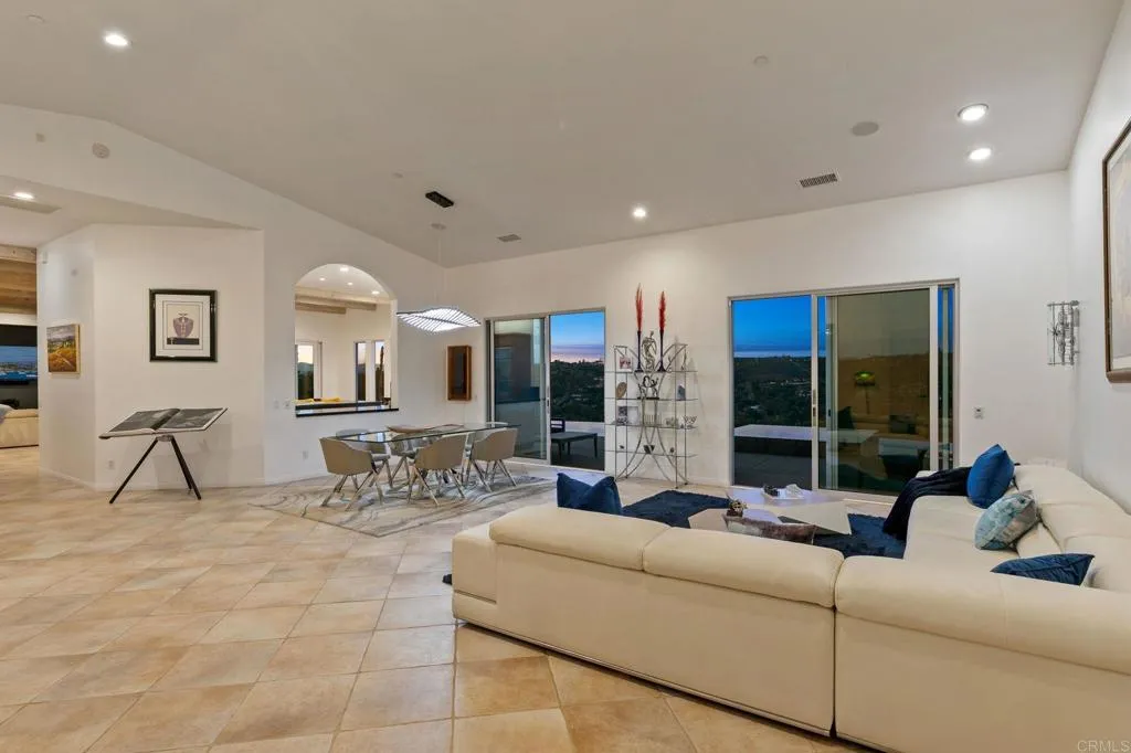 https://cdn.realtyfeed.com/cdn/127/306645713/0e7f4664d411961a598d52786fb42d38.webp