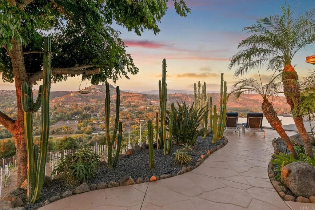 https://cdn.realtyfeed.com/cdn/127/306645713/5d916b97adb147431d1dbcea7ddec0cf.webp