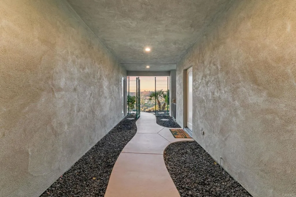 https://cdn.realtyfeed.com/cdn/127/306645713/92ee893fadc1ebb45d591615b6682bab.webp
