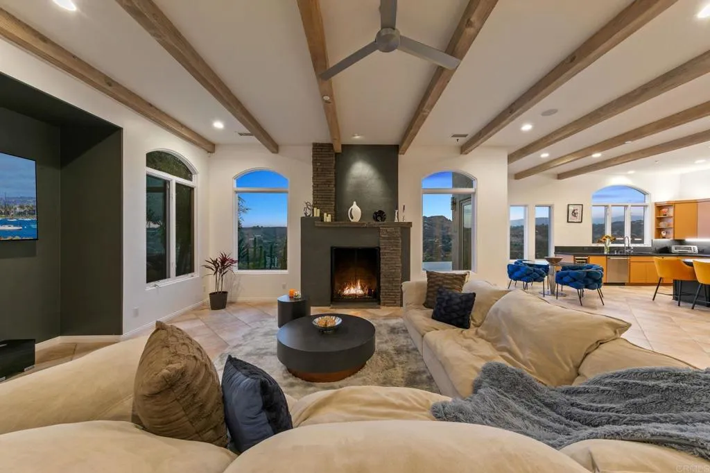 https://cdn.realtyfeed.com/cdn/127/306645713/9bfa95743366ba5ab7140e8eba41dd2d.webp